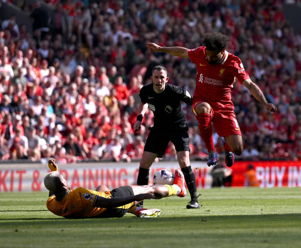 中展现出他 中展现出他